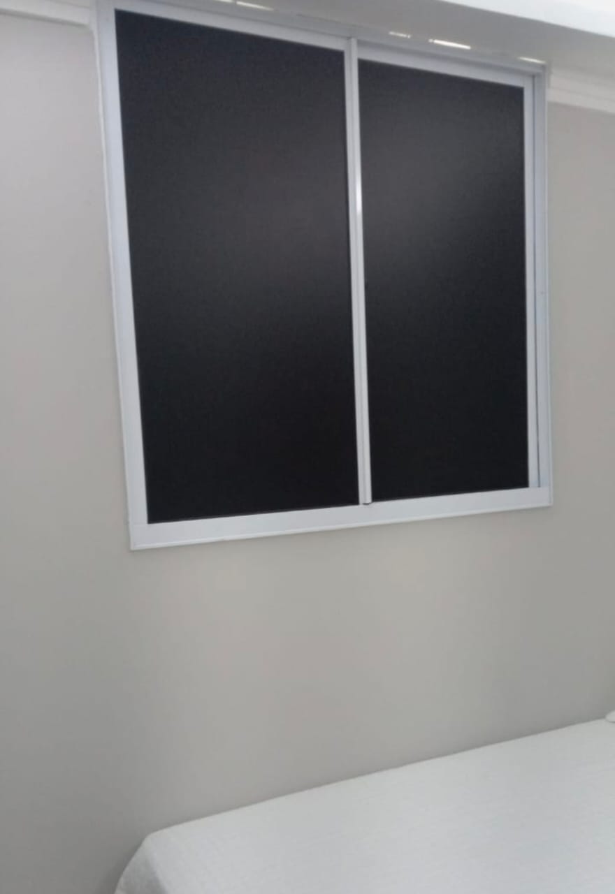 Quarto com película blackout